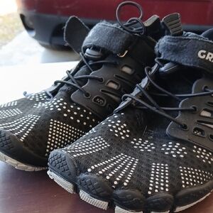 Women's Athletic Shoes - Black Size 8.